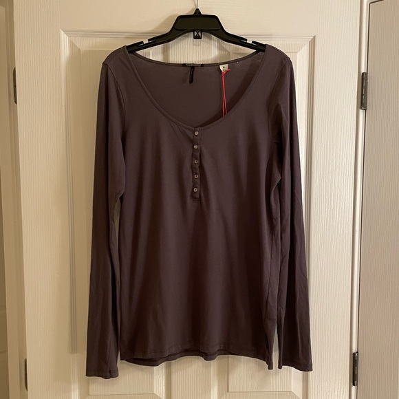 NWT MAISON SCOTCH Gray Long Sleeved Tee with Buttons - Picture 2 of 13